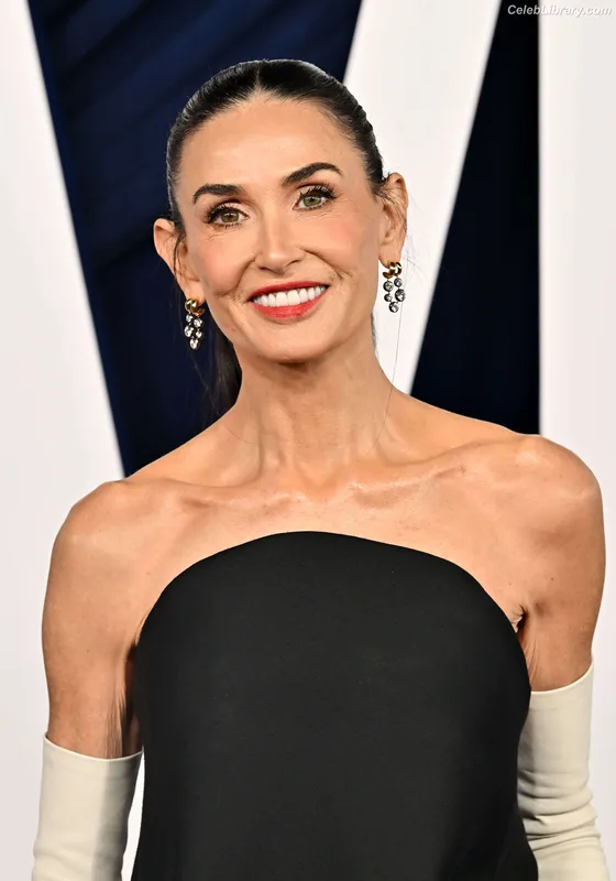 Demi Moore photo 20 of 471