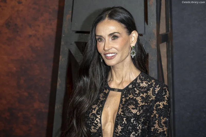 Demi Moore photo 21 of 471