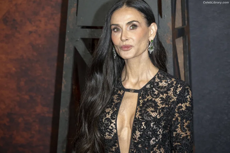 Demi Moore photo 22 of 471