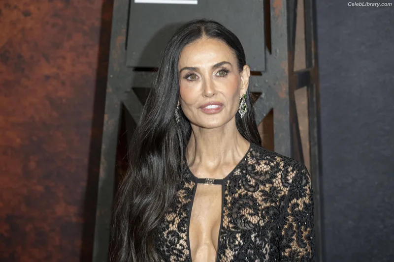 Demi Moore photo 23 of 471