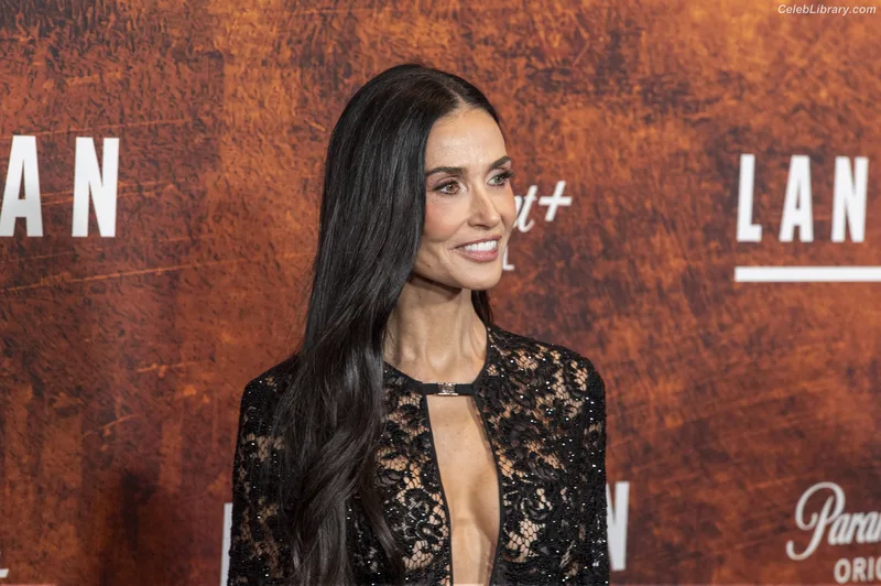 Demi Moore photo 1 of 471