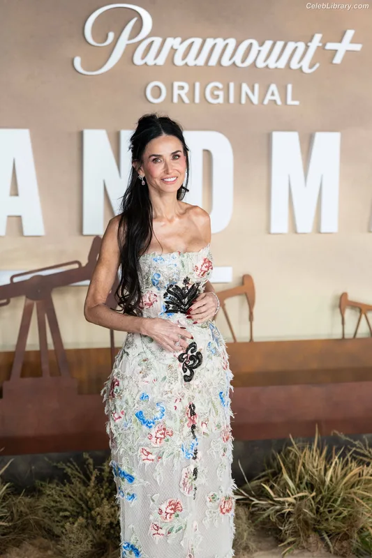Demi Moore photo 3 of 471
