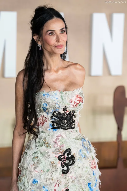 Demi Moore photo 4 of 471