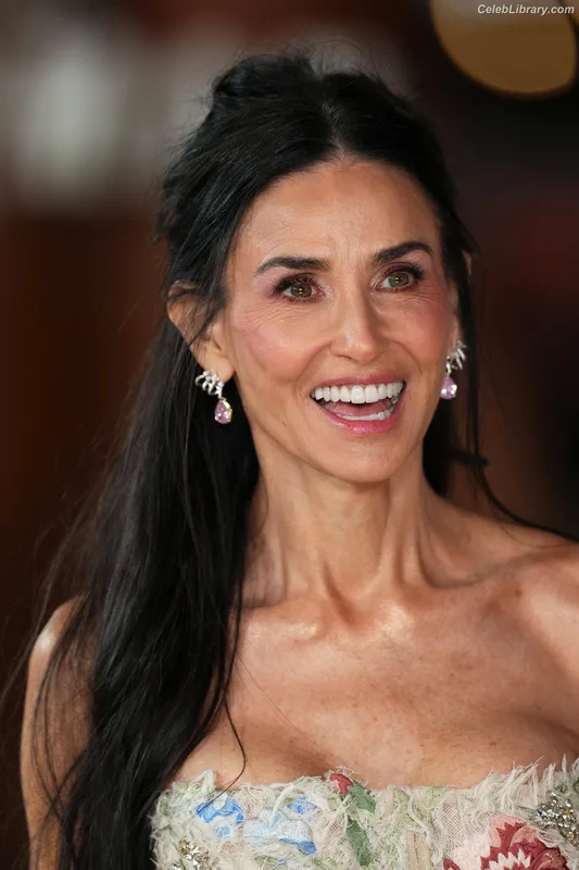 Demi Moore photo 5 of 471