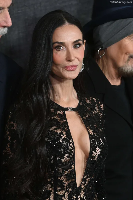 Demi Moore photo 7 of 471
