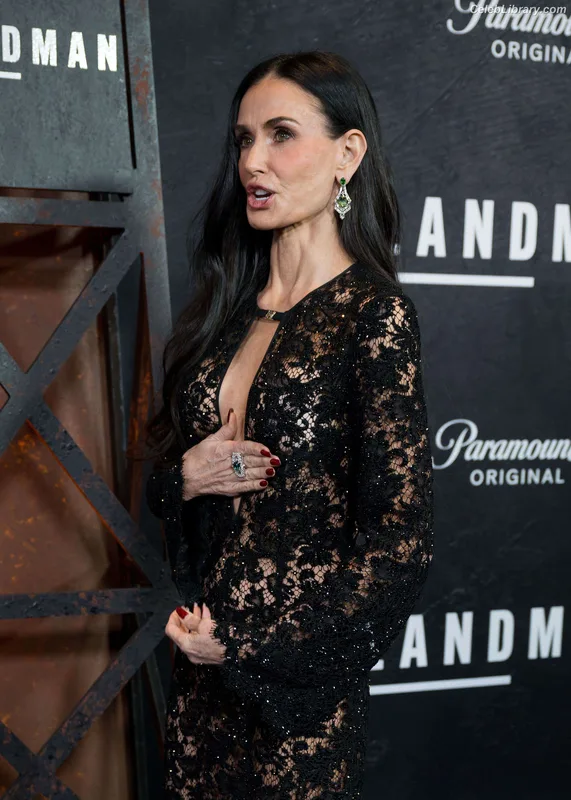 Demi Moore photo 11 of 471