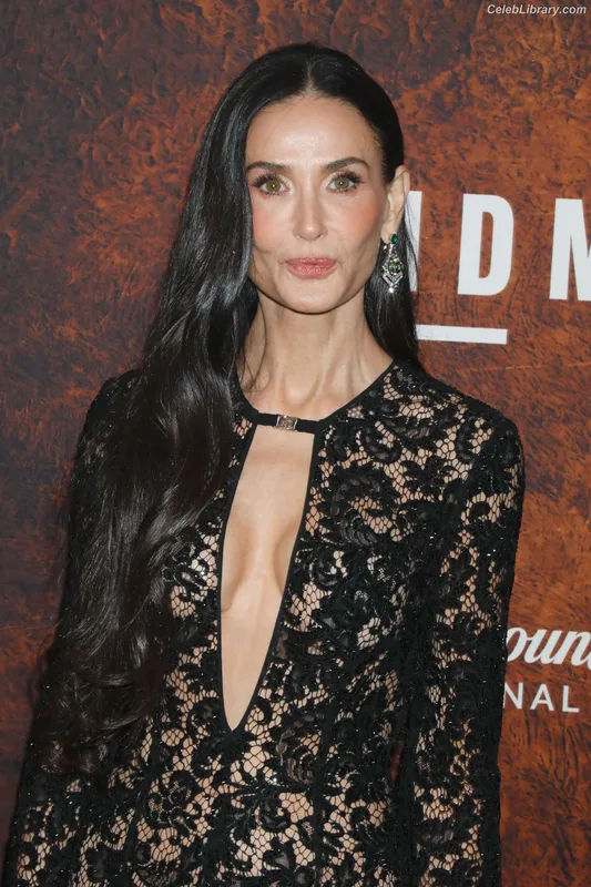 Demi Moore photo 19 of 471