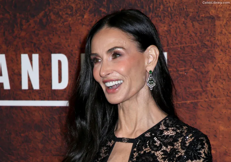 Demi Moore photo 23 of 471