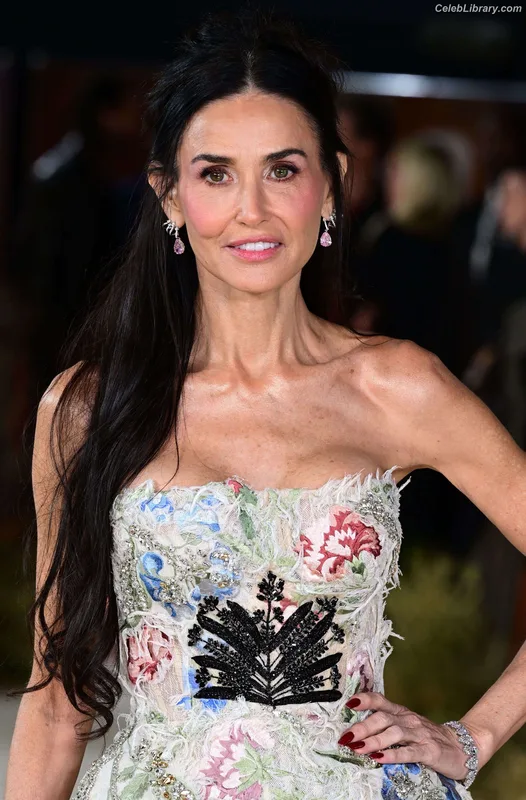 Demi Moore photo 5 of 471