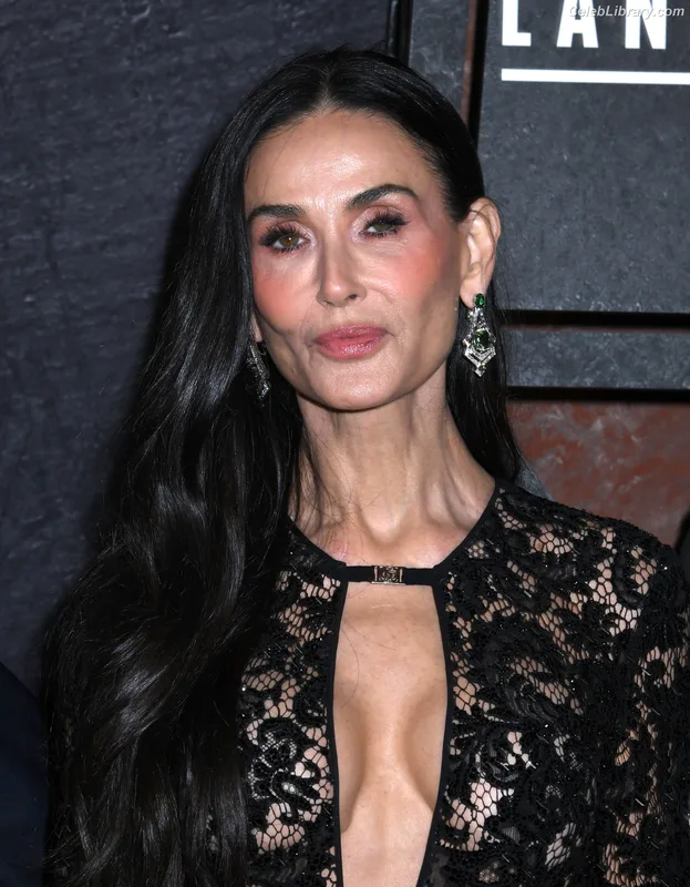 Demi Moore photo 11 of 471