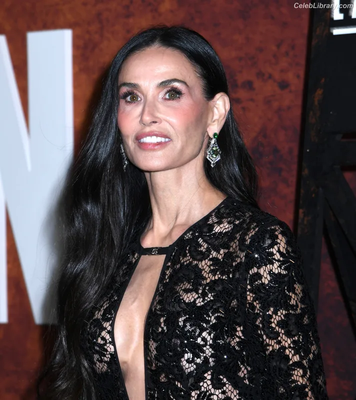 Demi Moore photo 13 of 471