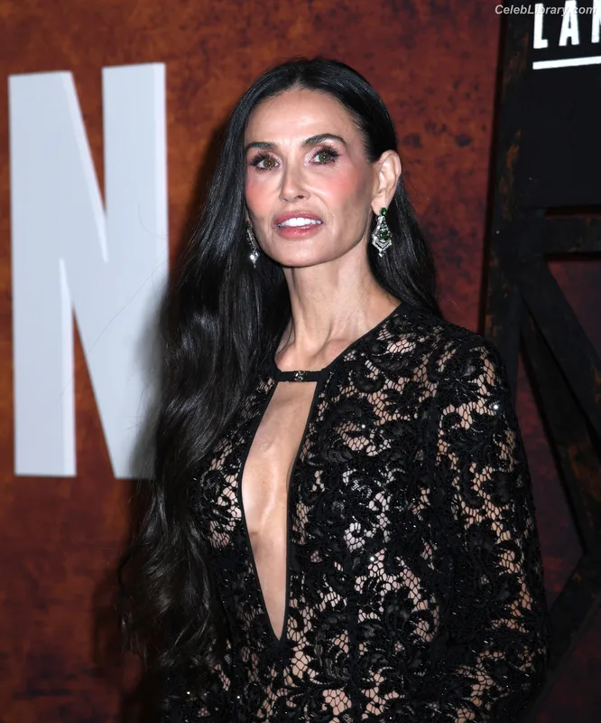 Demi Moore photo 14 of 471