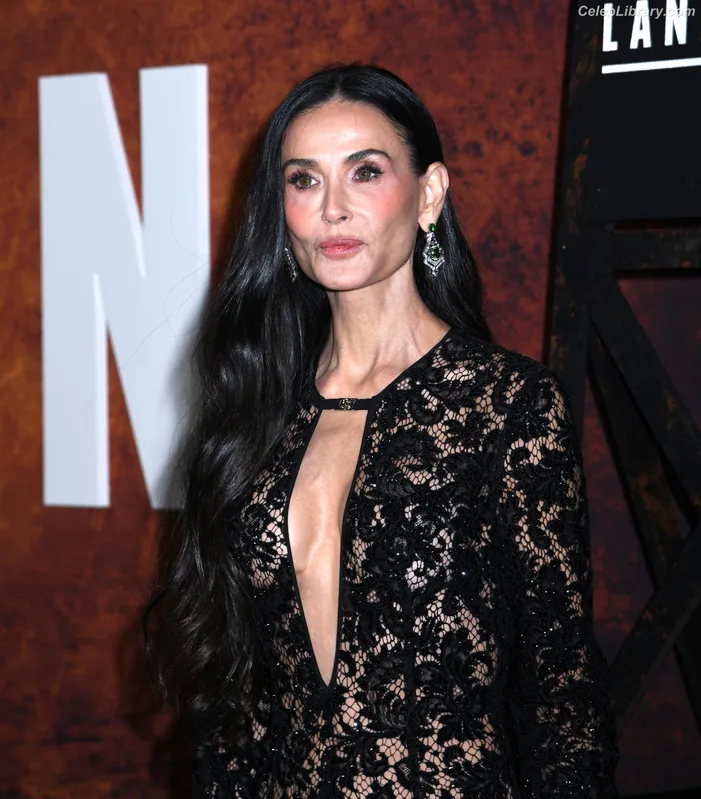 Demi Moore photo 15 of 471