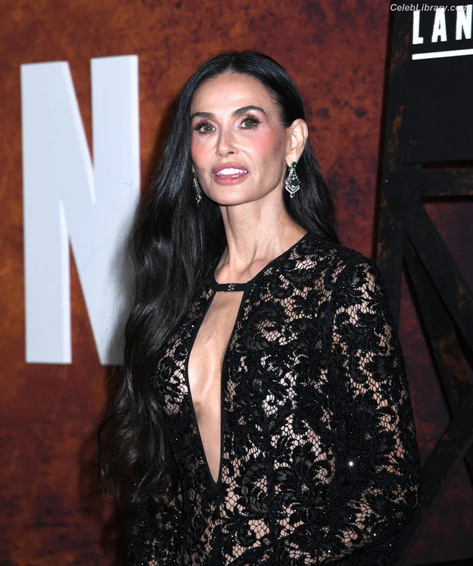 Demi Moore photo 16 of 471