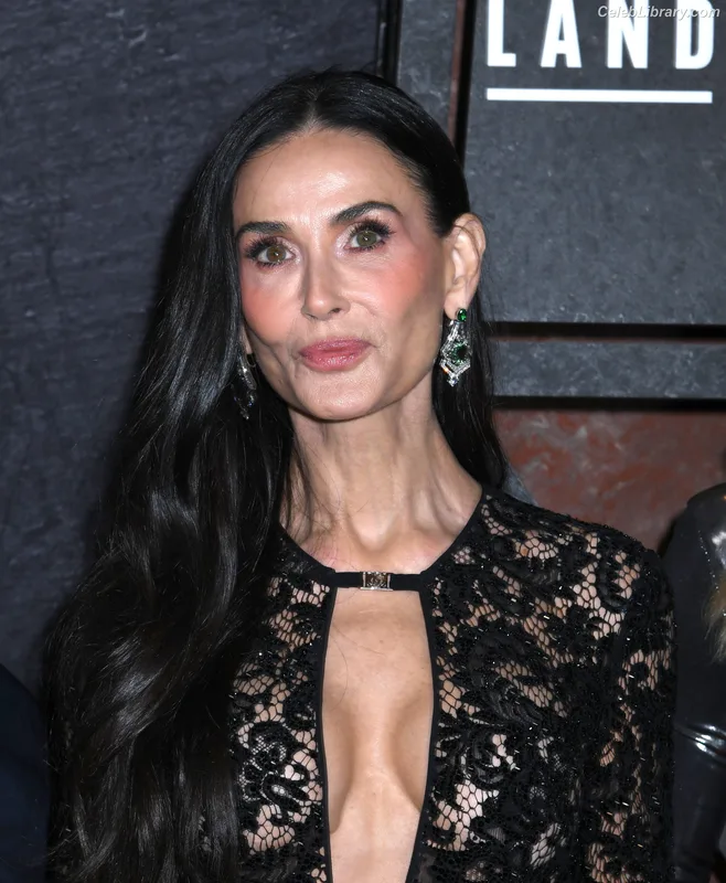 Demi Moore photo 18 of 471