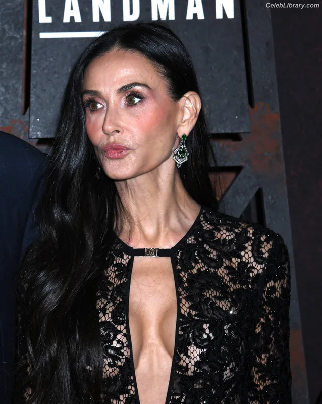 Demi Moore photo 19 of 471