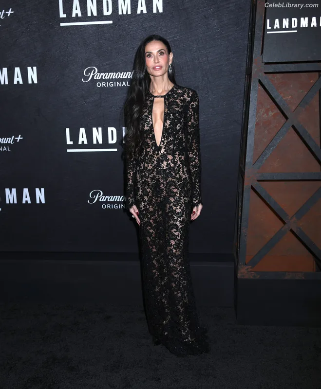 Demi Moore photo 21 of 471