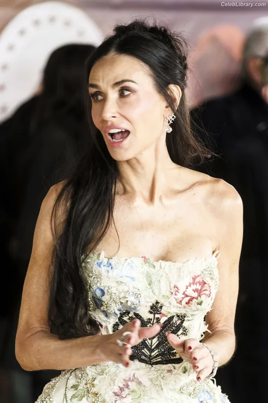 Demi Moore photo 4 of 471