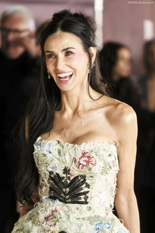 Demi Moore photo 5 of 471