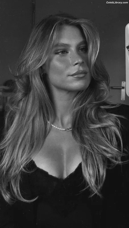 Demi van den Wildenberg photo 1 of 418