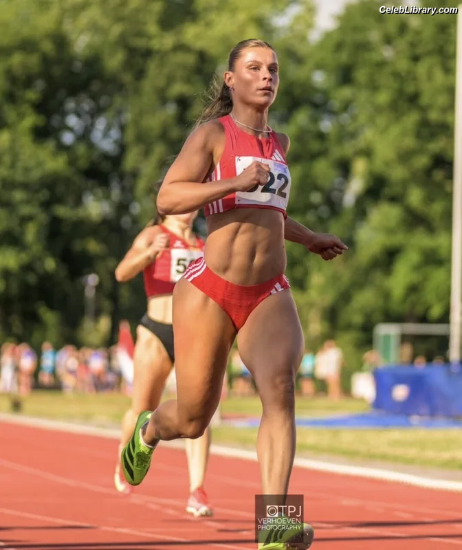 Demi van den Wildenberg photo 21 of 418