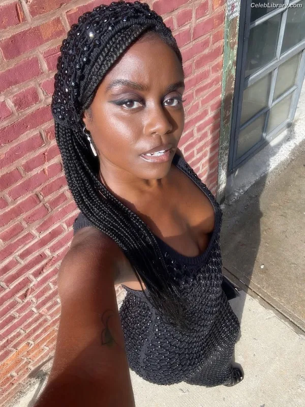 Denee Benton photo 11 of 29