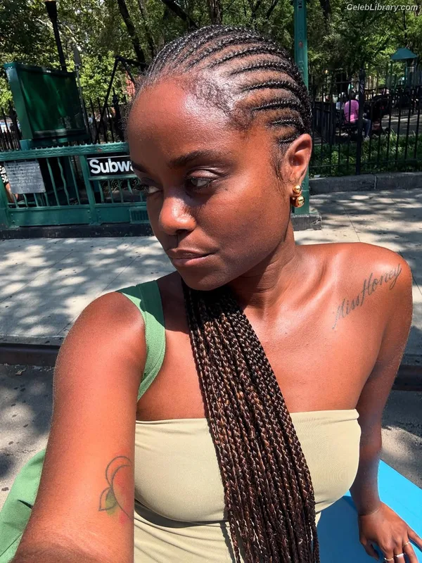 Denee Benton photo 14 of 29