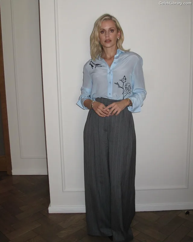Denise Gough photo 23 of 27