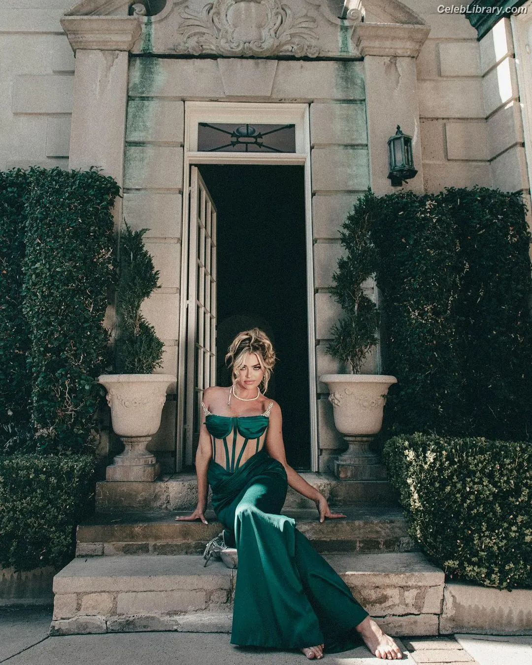 Denise Richards photo 15 of 677