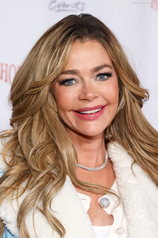Denise Richards photo 13 of 662