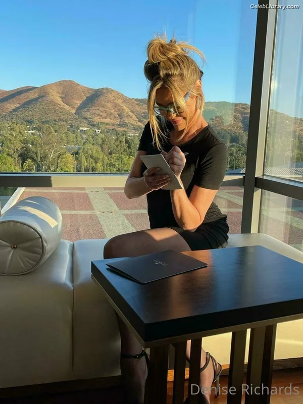 Denise Richards photo 13 of 662