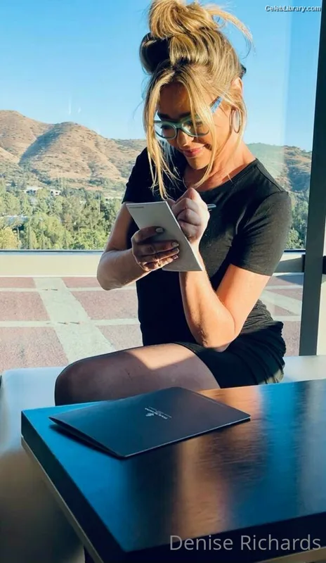 Denise Richards photo 14 of 662