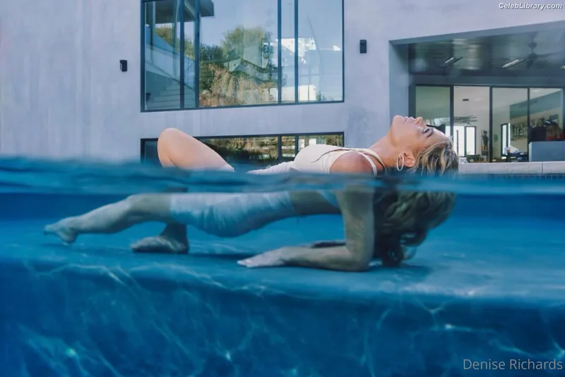 Denise Richards photo 7 of 662