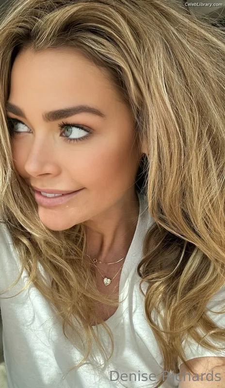 Denise Richards photo 10 of 662