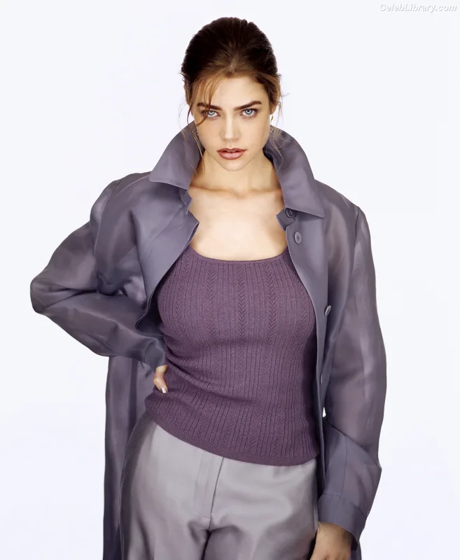 Denise Richards photo 11 of 662
