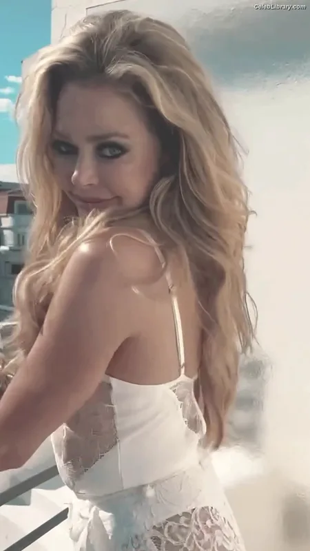 Denise Richards photo 5 of 662