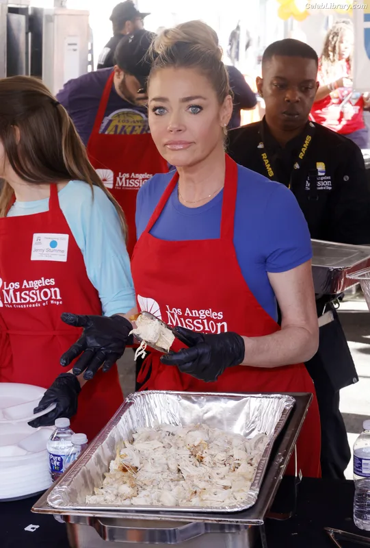 Denise Richards photo 1 of 662
