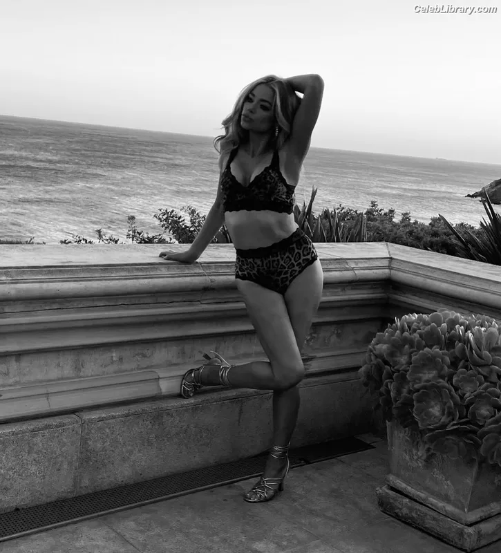 Denise Richards photo 23 of 662