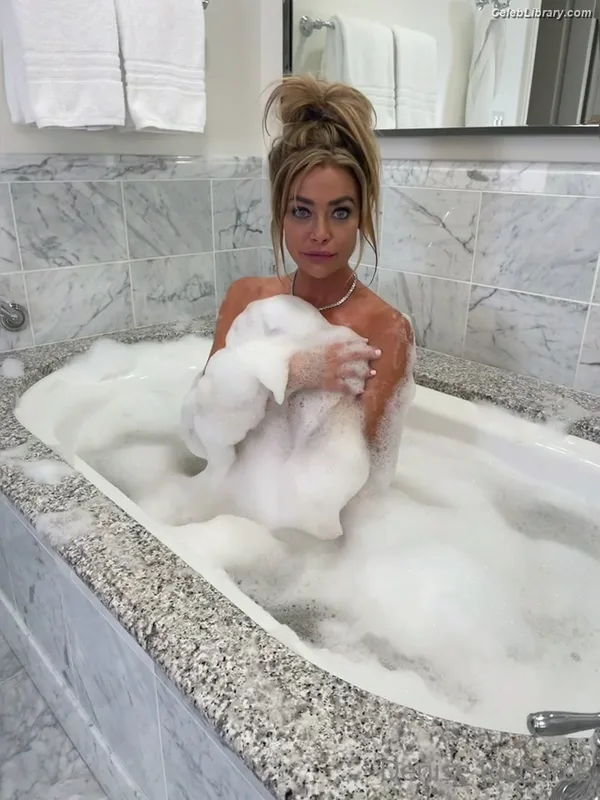 Denise Richards photo 17 of 662