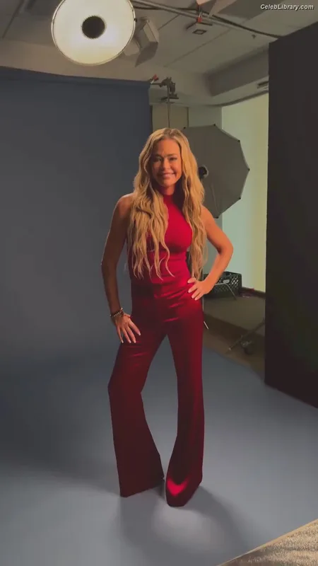 Denise Richards photo 7 of 662