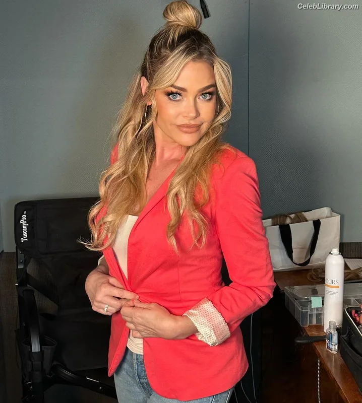 Denise Richards photo 3 of 662