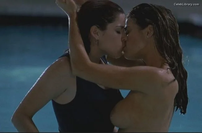 Denise Richards photo 12 of 662