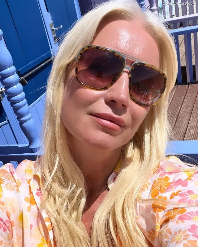Denise van Outen photo 10 of 259