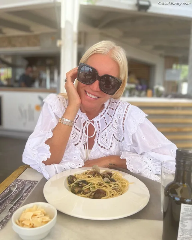 Denise van Outen photo 7 of 259