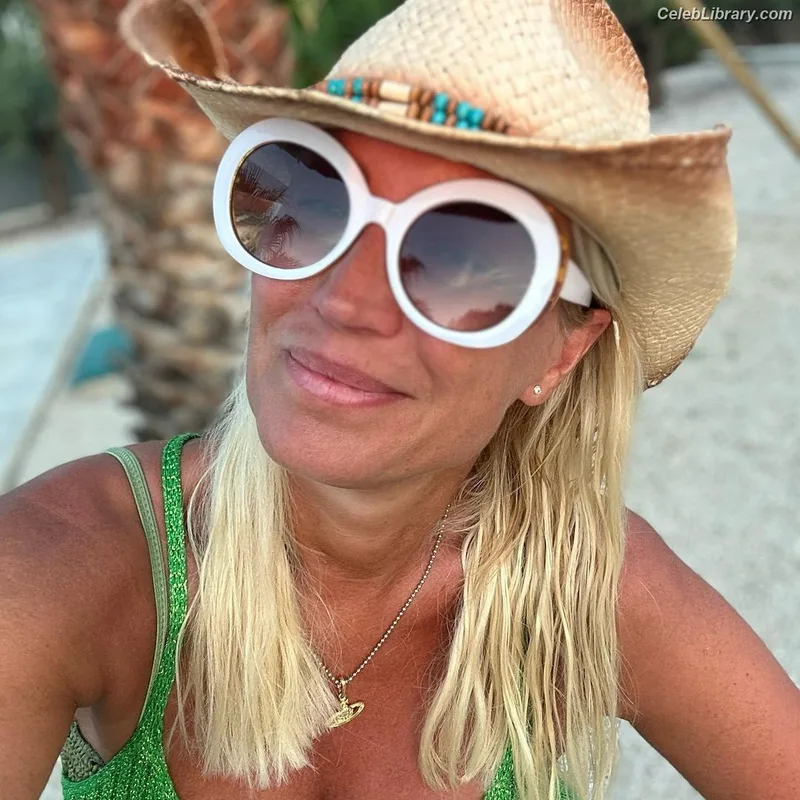 Denise van Outen photo 22 of 259