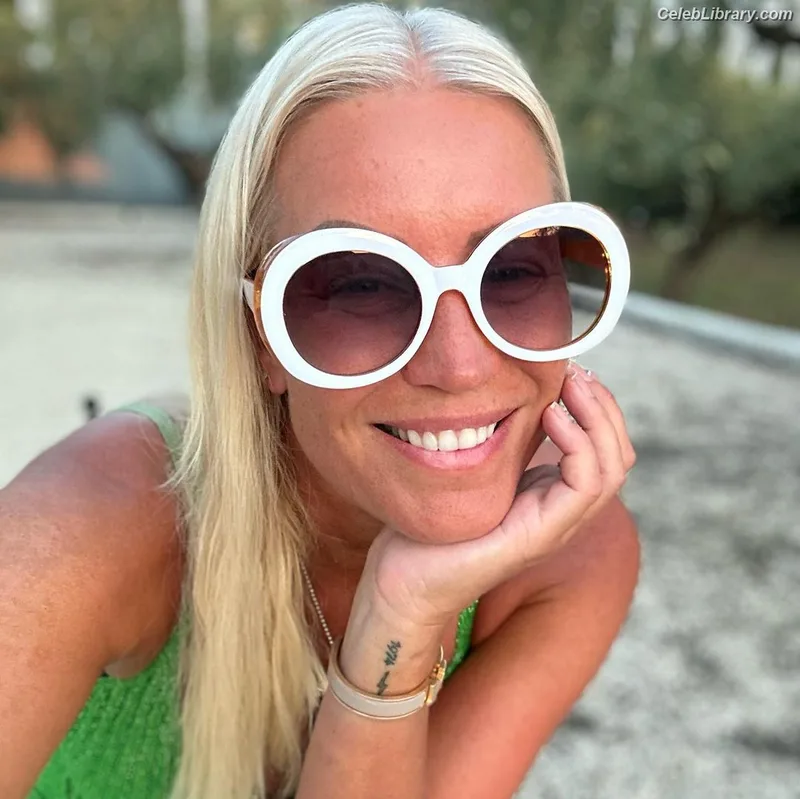 Denise van Outen photo 24 of 259