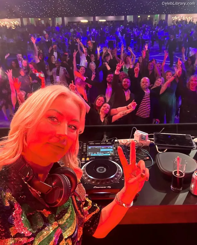 Denise van Outen photo 7 of 259