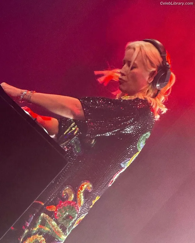 Denise van Outen photo 12 of 259