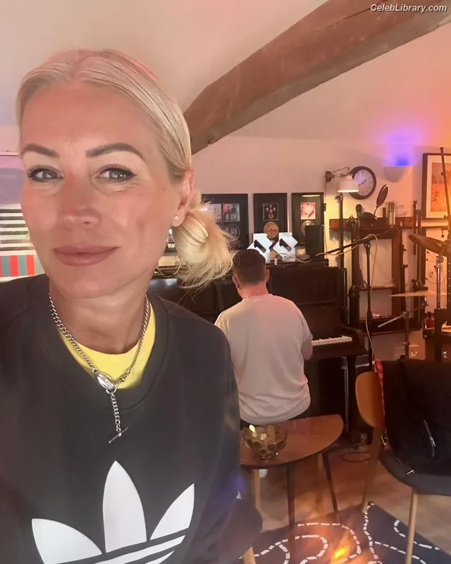 Denise van Outen photo 1 of 259
