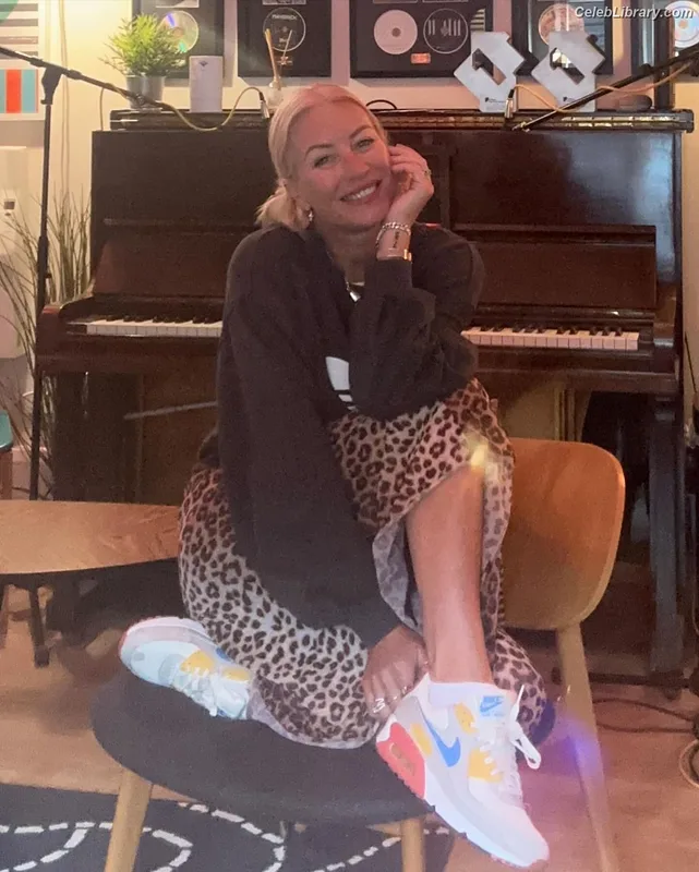 Denise van Outen photo 16 of 259